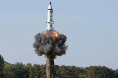 Coreia do Norte lança novos mísseis balísticos