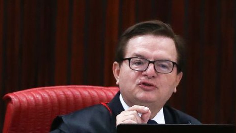 Relator no TSE finaliza voto e pede cassação de chapa Dilma-Temer
