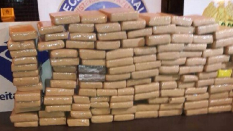 Carro é apreendido com mais de 100kg de maconha em fundo falso