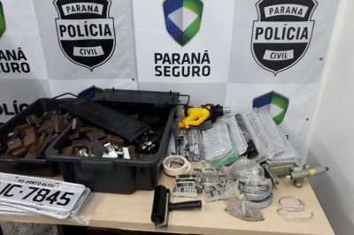 Suspeita de manter fábrica clandestina de placas frias é presa em Pinhais