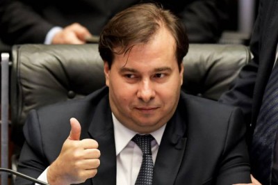 Rodrigo Maia sanciona projeto que libera venda de remédios emagrecedores