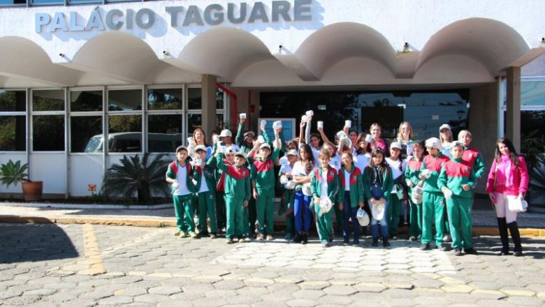 'Porto-Escola': Alunos das colônias visitam porto de Paranaguá