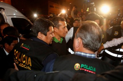 Ex-presidente do Peru e mulher se entregam às autoridades e cumprem prisão preventiva