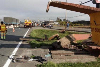 Grave acidente causa morte de criança na BR-277