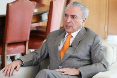 Após vitória na Câmara, Temer recebe vários parlamentares em seu gabinete