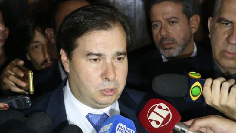 Deputados podem votar hoje novo sistema eleitoral e financiamento de campanha