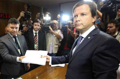 Presidente da OAB pede ao STF para Maia desengavetar impeachment de Temer