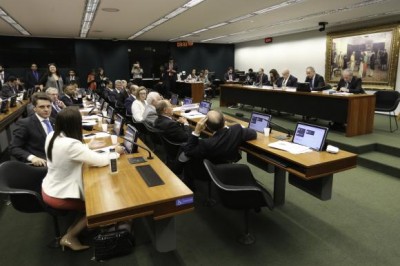 Câmara pode votar hoje mudanças no sistema eleitoral