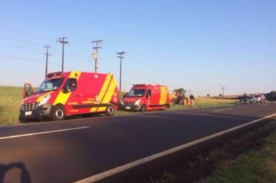 Professora é jogada para fora de veículo em capotamento na BR 467