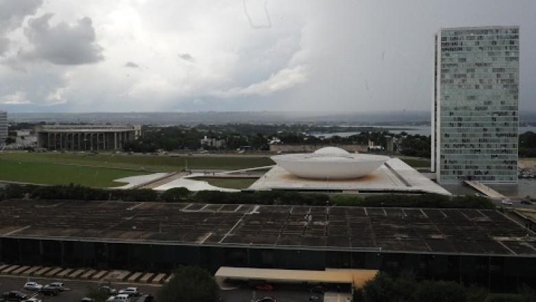 Comissão aprova texto-base que amplia rombo de 2017 e 2018 para R$ 159 bilhões