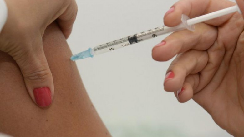 Quase 6 mil pessoas j&aacute; foram vacinadas contra a dengue em Paranagu&aacute; 