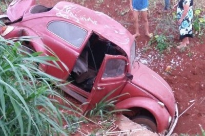 Fusca capota e bebê de seis meses morre no acidente