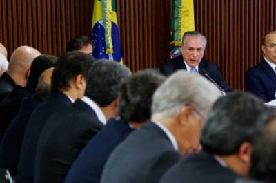 Temer exonera oito ministros para votar contra denúncia no plenário