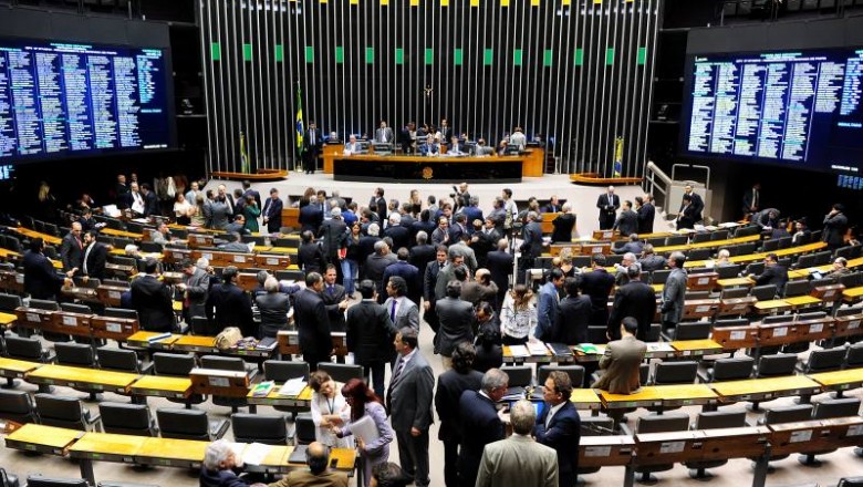 Câmara arquiva pela segunda vez denúncia contra Temer; veja como votaram os paranaenses