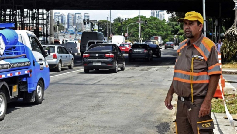 Motoristas multados podem ver dados de agentes de trânsito pela web