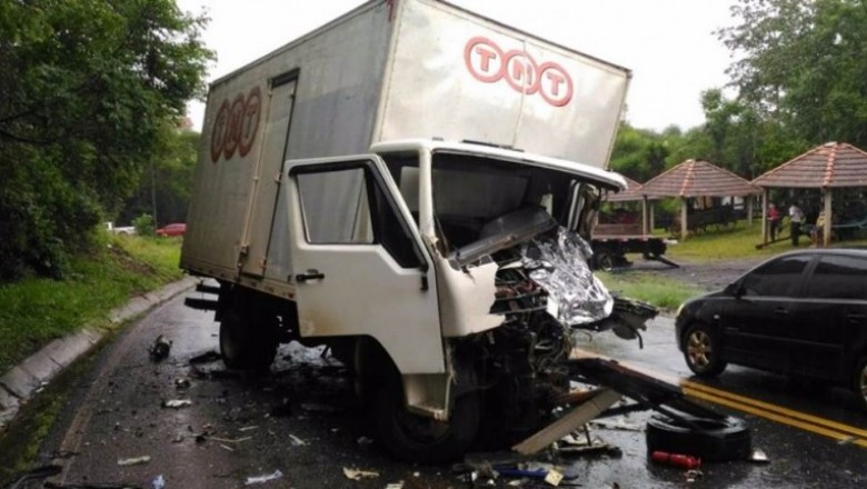 Motorista de furgão morre em acidente na PR-566