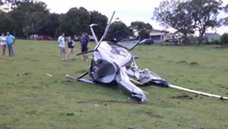 (Vídeo) Helicóptero com três pessoas cai no Oeste do Paraná