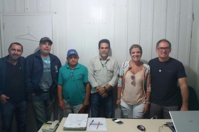 Secretaria de Serviços Urbanos de Paranaguá participa de reunião com ambulantes na Ilha do Mel