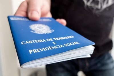 Novo texto da reforma mantém idade mínima de 65 para homens e 62 para mulheres