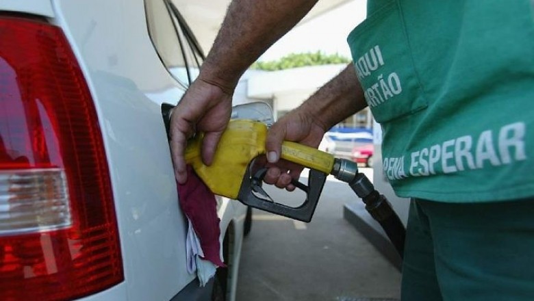 Gasolina fecha em alta e preço médio chega a R$ 4 por litro, diz ANP