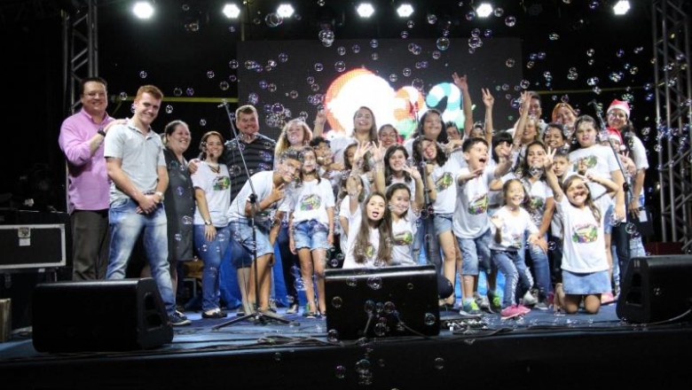 Natal para Todos: caravanas, corais, brincadeiras e muito mais na Praça Mário Roque em Paranaguá 