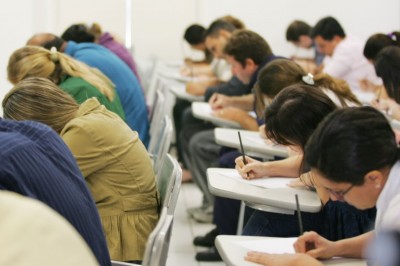 Concursos no Paraná com salários iniciais de quase R$7 mil