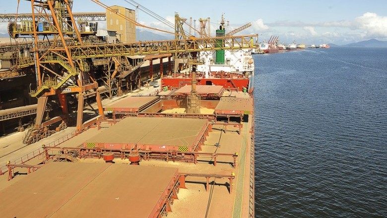 Porto de Paranaguá fecha 2017 com volume histórico de cargas