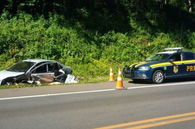 Criança de sete anos morre em acidente na 277 entre carro e caminhão