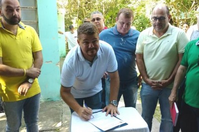 Prefeito assina ordem de serviço para construir posto de saúde em Encantadas