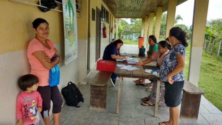 Equipe da secretaria de Assistência Social de Paranaguá visita famílias da Ilha do Teixeira