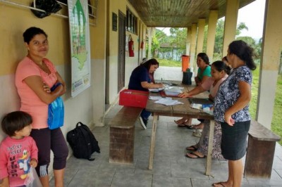 Equipe da secretaria de Assistência Social de Paranaguá visita famílias da Ilha do Teixeira