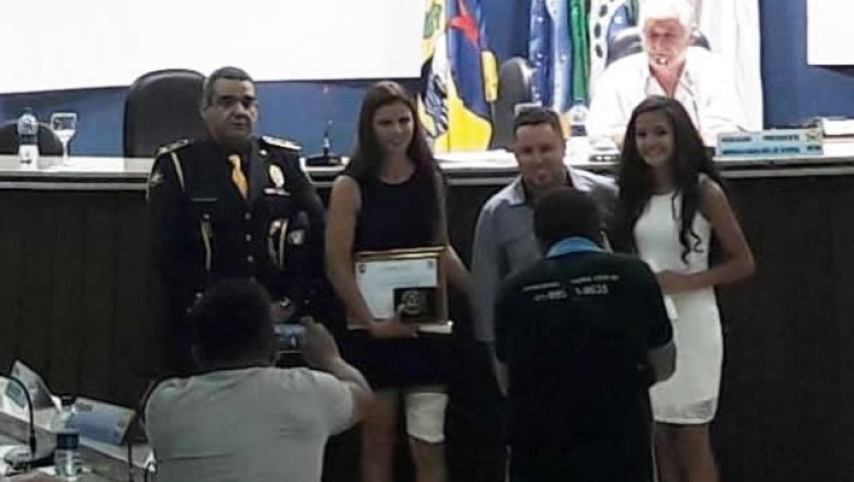 GCM de Paranaguá homenageia policial militar de Guaratuba
