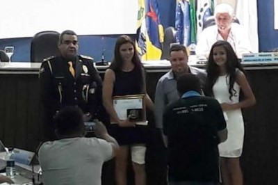 GCM de Paranaguá homenageia policial militar de Guaratuba