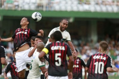 Atlético e Coritiba decidem o título estadual na Arena da Baixada