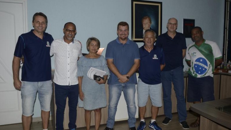 Prefeito de Paranaguá assina termo de compromisso para realização dos Jogos Escolares 2018