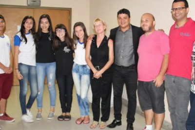 Alunos do Colégio Bento Munhoz da Rocha de Paranaguá são homenageados na Câmara Municipal