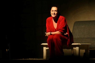 Peça teatral com a atriz global Elizabeth Savalla acontece nesta sexta-feira