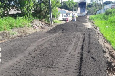 Ruas no Jardim Paraná em Paranaguá recebem pavimentação primária