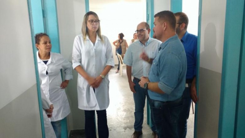 Prefeito Marcelo Roque vistoria unidades básicas de saúde que tiveram manutenção