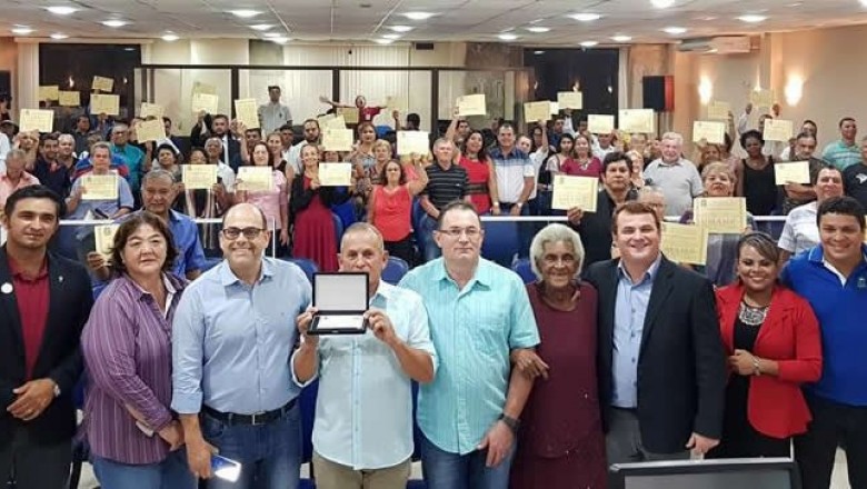 Mais de cem líderes comunitários são homenageados na Câmara em Paranaguá