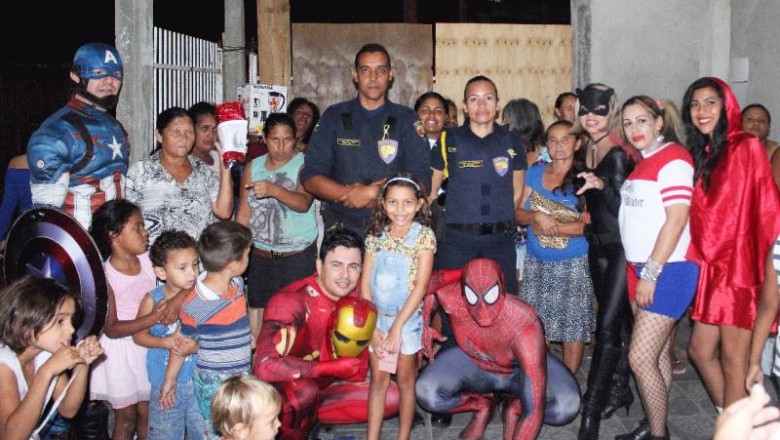 Departamento Anti Drogas e Liga da Justiça realizam 'Dia de Princesa' para mães