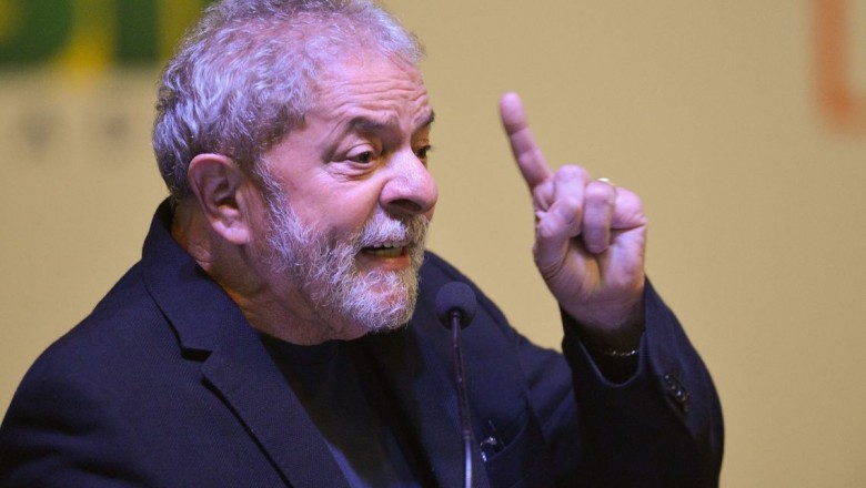 Juiz retira benefícios do ex-presidente Lula, preso em Curitiba