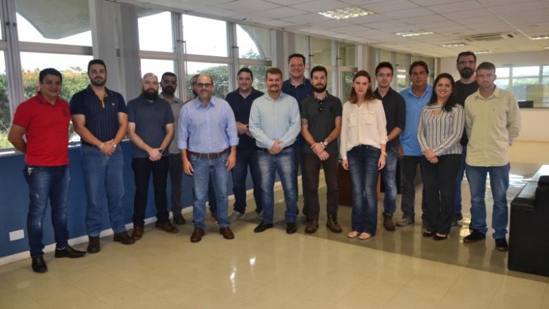 Prefeito Marcelo Roque participa de encontro com empresários, vereadores e portuários