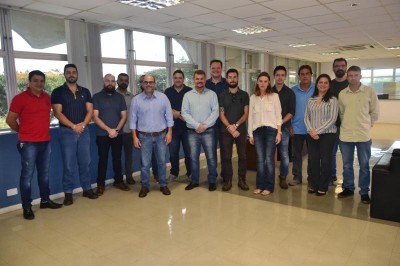 Prefeito Marcelo Roque participa de encontro com empresários, vereadores e portuários