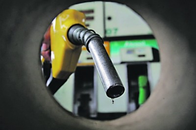 Petrobras reduz preço da gasolina em 2,8% nas refinarias