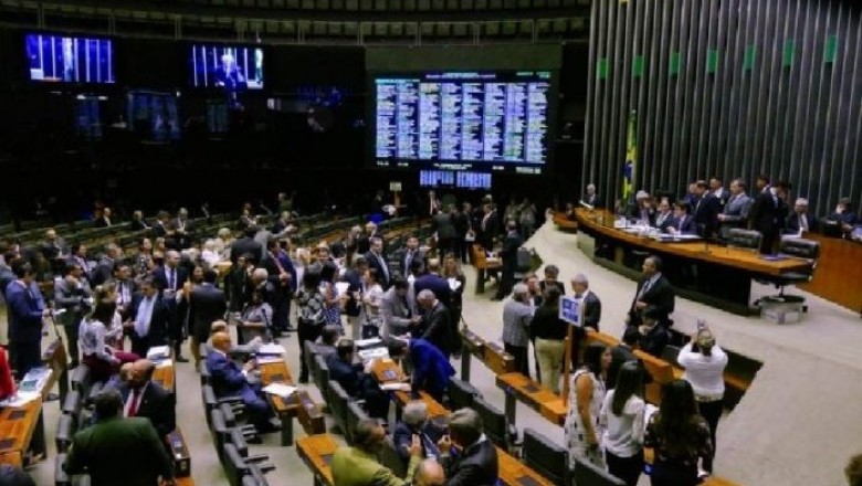Senado aprova urgência para projeto que isenta diesel de PIS/Cofins