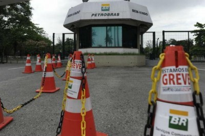 Mesmo com liminar do TST, petroleiros deflagram paralisação