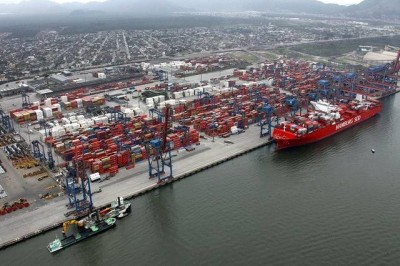 Caminhoneiros encerram greve no Porto de Santos