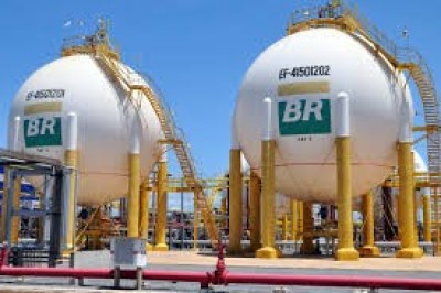 Petrobras aumenta preço da gasolina em 2,25% nas refinarias