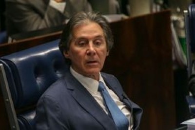 Presidente do Senado defende que ANP regule preço do combustível